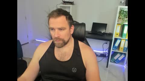 johnnydough82 online show from 12/04/25, 08:23