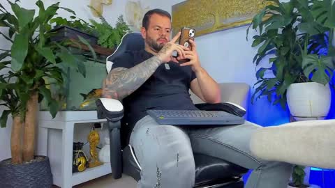 JOHNNY online show from 05/10/26, 01:22