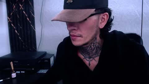 Snapshot of johnsonisaac94_ chatting on 02/14/25, 04:15 johnsonisaac94 online show from 02/14/25, 04:15