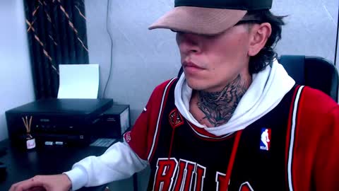Snapshot of johnsonisaac94_ chatting on 02/16/25, 04:42 johnsonisaac94 online show from 02/16/25, 04:42