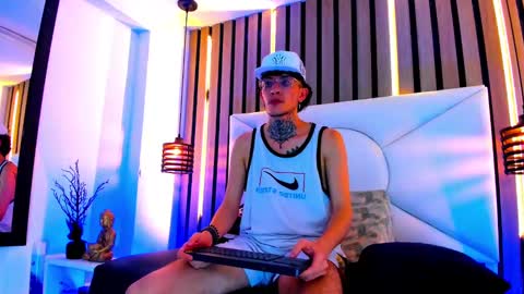 Snapshot of johnsonisaac94_ chatting on 10/15/25, 03:06 johnsonisaac94 online show from 10/15/25, 03:06