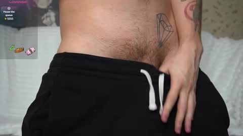 Snapshot of johnstoneisland chatting on 12/17/25, 07:42 John online show from 12/17/25, 07:42