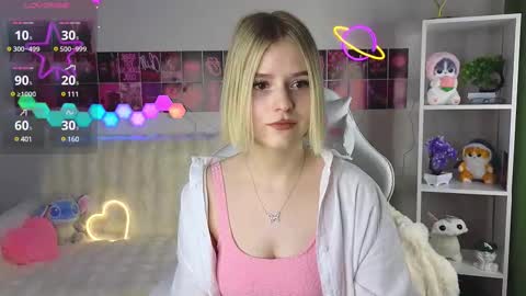 Snapshot of joice_queen chatting on 02/14/25, 10:04 Paula online show from 02/14/25, 10:04