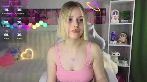 Snapshot of joice_queen chatting on 02/15/25, 04:25 Paula online show from 02/15/25, 04:25