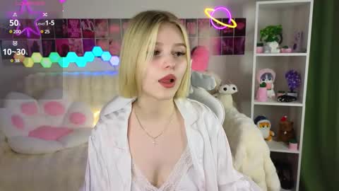 Snapshot of joice_queen chatting on 03/04/25, 03:55 Paula online show from 03/04/25, 03:55