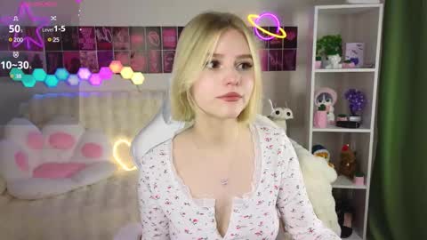 Snapshot of joice_queen chatting on 03/12/25, 11:33 Paula online show from 03/12/25, 11:33
