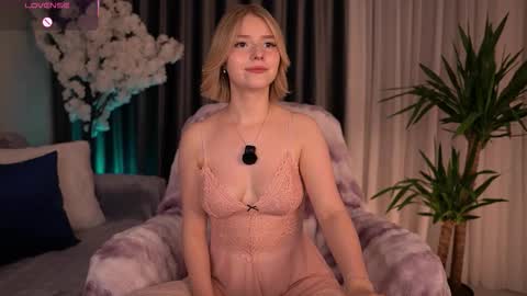 Snapshot of joice_queen chatting on 09/21/25, 02:46 Paula online show from 09/21/25, 02:46