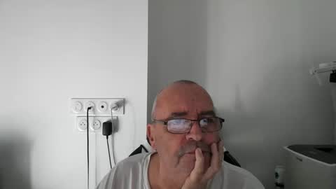 Snapshot of jojo04800 chatting on 11/03/25, 01:12 jojo04800 online show from 11/03/25, 01:12