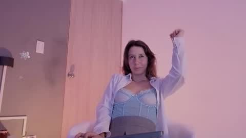 jolie_lov online show from 11/28/25, 03:04