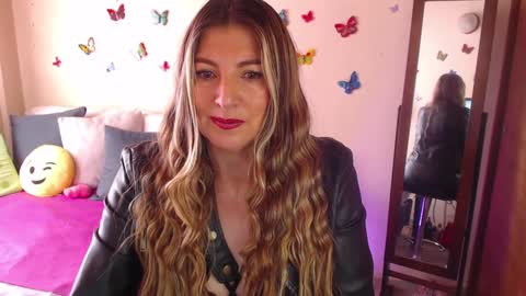 Snapshot of jolie_mature_ chatting on 01/26/25, 02:30 Jolie Mature online show from 01/26/25, 02:30