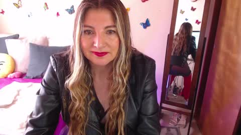 Snapshot of jolie_mature_ chatting on 01/26/25, 05:34 Jolie Mature online show from 01/26/25, 05:34