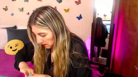 Snapshot of jolie_mature_ chatting on 11/20/25, 08:41 Jolie Mature online show from 11/20/25, 08:41