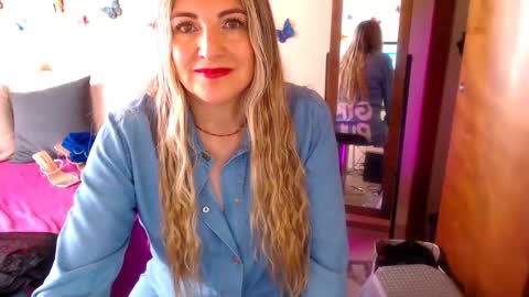 Snapshot of jolie_mature_ chatting on 12/01/25, 08:36 Jolie Mature online show from 12/01/25, 08:36