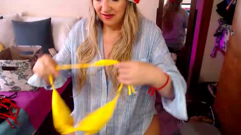 Snapshot of jolie_mature_ chatting on 12/13/25, 09:20 Jolie Mature online show from 12/13/25, 09:20