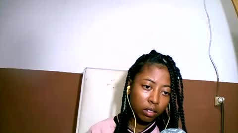 Snapshot of joliekah27 chatting on 02/16/25, 01:58 joliekah27 online show from 02/16/25, 01:58