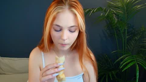 Snapshot of jolly_bean chatting on 01/15/25, 05:40 Polly online show from 01/15/25, 05:40