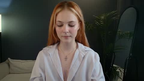 Snapshot of jolly_bean chatting on 02/02/25, 08:24 Polly online show from 02/02/25, 08:24