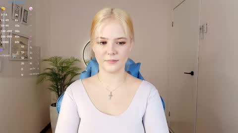 Snapshot of jolly_bean chatting on 11/30/25, 03:32 Polly online show from 11/30/25, 03:32