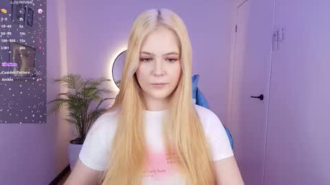 Snapshot of jolly_bean chatting on 12/05/25, 08:23 Polly online show from 12/05/25, 08:23