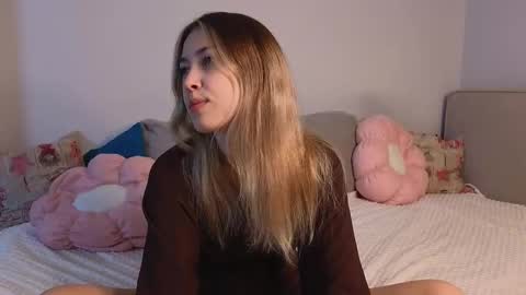 Snapshot of jolyndeb chatting on 10/05/25, 11:30 Viola online show from 10/05/25, 11:30