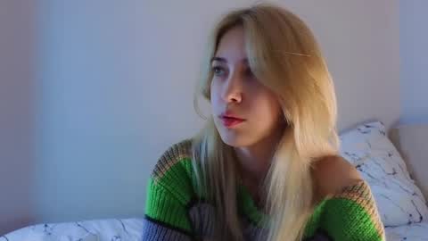 Snapshot of jolyndeb chatting on 11/14/25, 11:53 Viola online show from 11/14/25, 11:53