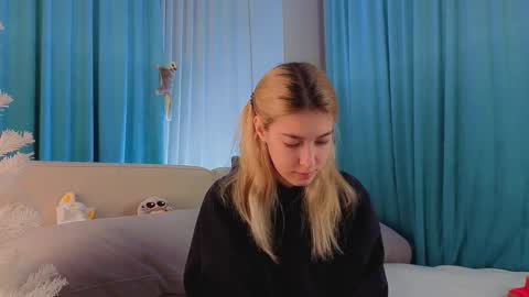 Snapshot of jolyndeb chatting on 12/19/25, 11:28 Viola online show from 12/19/25, 11:28