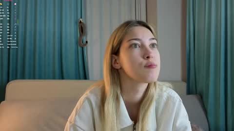 Snapshot of jolyndeb chatting on 01/11/26, 11:26 Viola online show from 01/11/26, 11:26