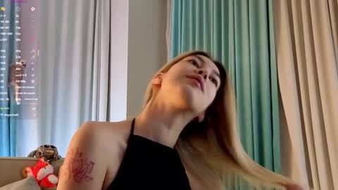 Snapshot of jolyndeb chatting on 01/19/26, 11:36 Viola online show from 01/19/26, 11:36