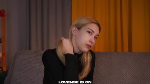 Snapshot of jolyndeb chatting on 03/13/26, 01:29 Viola online show from 03/13/26, 01:29