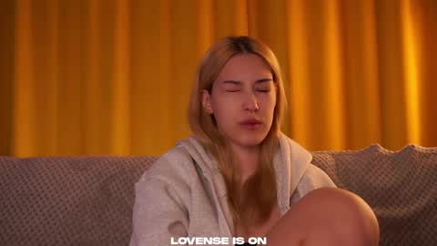 Snapshot of jolyndeb chatting on 03/16/26, 01:15 Viola online show from 03/16/26, 01:15