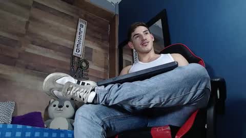 jonathancast08 online show from 09/16/25, 09:05