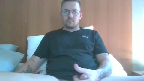 Snapshot of jonoy1995 chatting on 12/17/24, 04:12 jonoy1995 online show from 12/17/24, 04:12