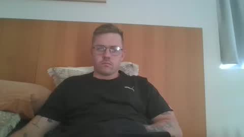 Snapshot of jonoy1995 chatting on 02/26/25, 04:03 jonoy1995 online show from 02/26/25, 04:03