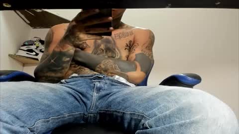 Snapshot of jordan33blake chatting on 10/24/25, 02:41 jordan33blake online show from 10/24/25, 02:41