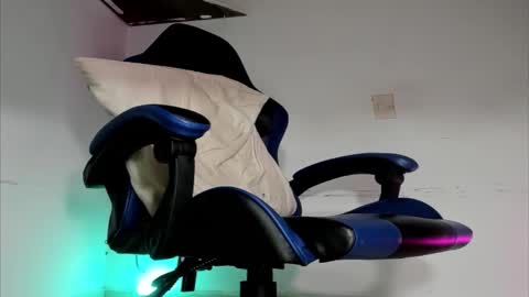 Snapshot of jordan33blake chatting on 12/05/25, 01:47 jordan33blake online show from 12/05/25, 01:47