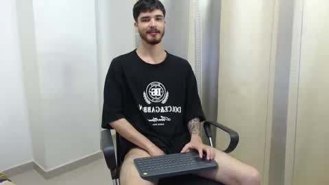 Snapshot of joseh0se chatting on 02/04/26, 02:06 alejandro online show from 02/04/26, 02:06