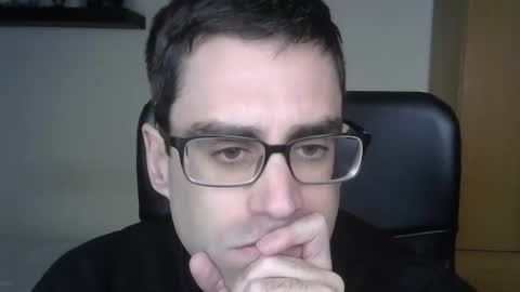 Snapshot of josevd chatting on 01/26/25, 12:01 Jose online show from 01/26/25, 12:01