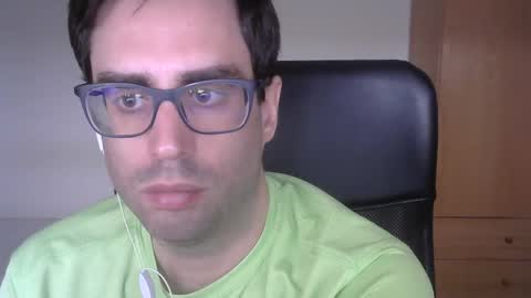 Snapshot of josevd chatting on 09/19/25, 09:11 Jose online show from 09/19/25, 09:11