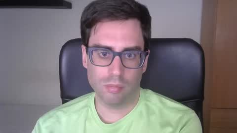 Snapshot of josevd chatting on 09/30/25, 10:42 Jose online show from 09/30/25, 10:42