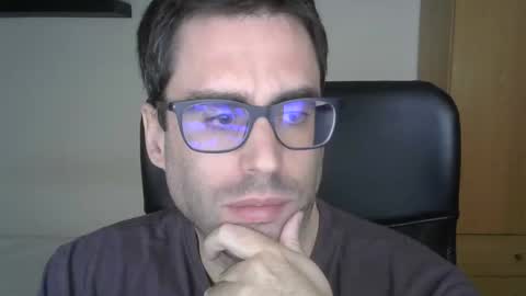 Snapshot of josevd chatting on 11/05/25, 11:32 Jose online show from 11/05/25, 11:32