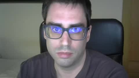 Snapshot of josevd chatting on 11/10/25, 04:17 Jose online show from 11/10/25, 04:17