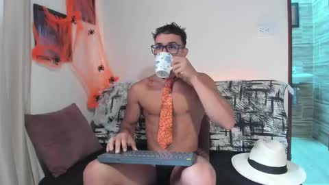 Im Jouliano online show from 10/30/25, 08:42