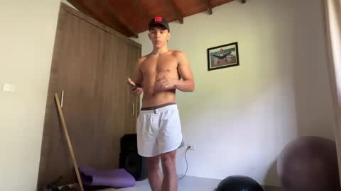 Im Jouliano online show from 05/04/26, 03:08