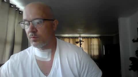 Snapshot of jr1871 chatting on 06/15/26, 03:25 jr1871 online show from 06/15/26, 03:25