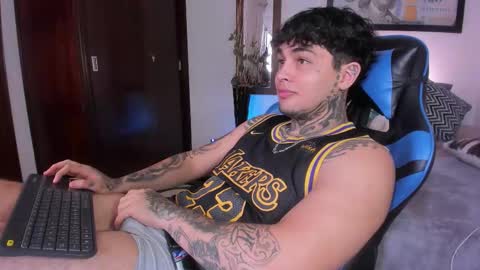 juan_alvarez18 online show from 11/20/25, 05:12