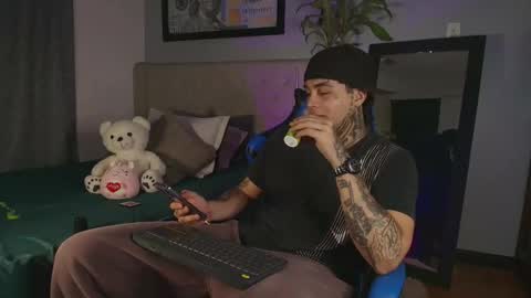 juan_alvarez18 online show from 04/09/26, 02:11