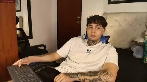 juan_alvarez18 online show from 06/03/26, 05:54