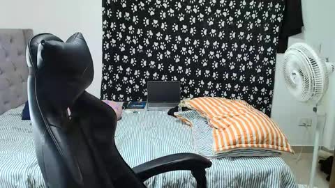 juan_gomez_1 online show from 11/01/25, 11:18