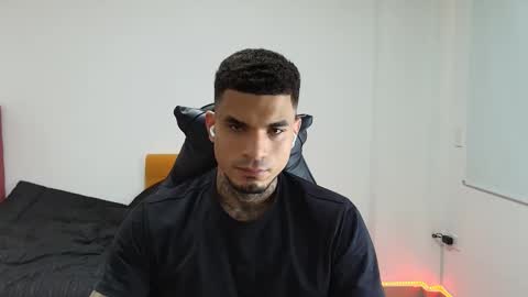 juan_gomez_1 online show from 11/22/25, 09:58