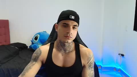 juan_gomez_1 online show from 12/14/25, 12:27